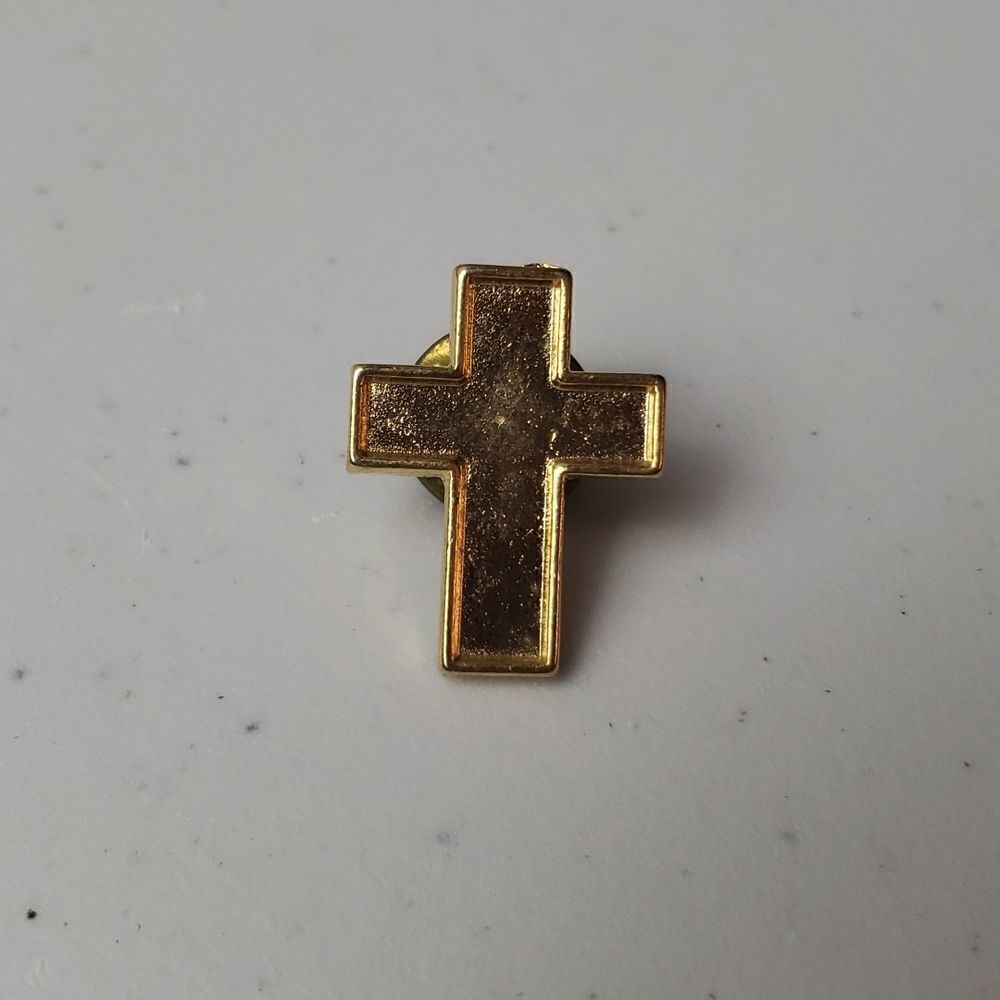 ‎Vintage Cross Pin